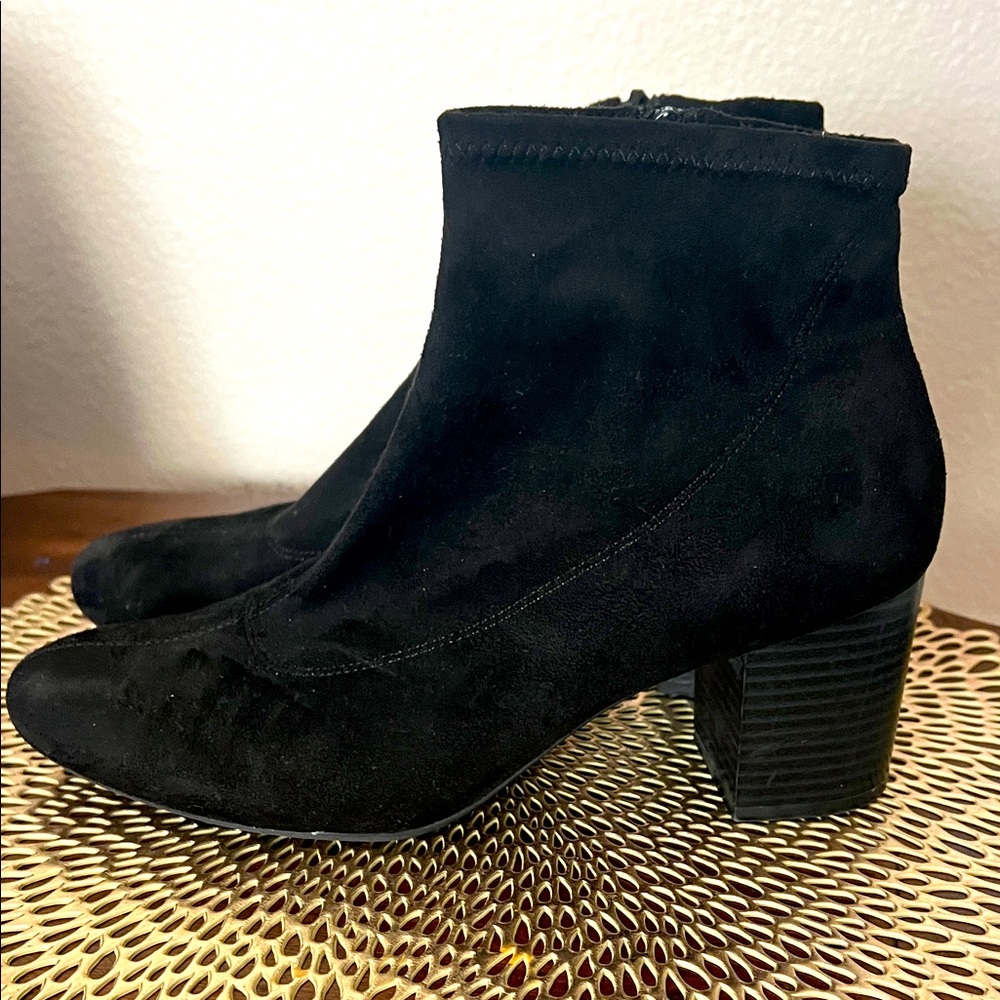 GUC Life Stride “peaches” black faux suede boots. Black. Size 9.  Heel is 2.5 in